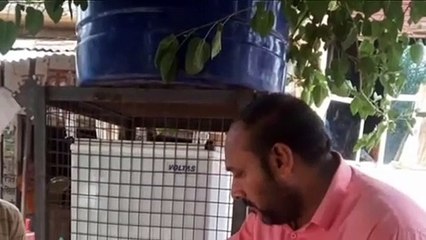 राहगीरों के लिए सभासद द्वारा लगाया गया फ्रीजर