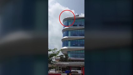 의정부 을지대병원 건물 옥상서 '임금 체납' 항의시위 / YTN