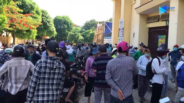 CĐV xếp hàng mua vé xem Phan Văn Đức đấu Công Phượng ở sân Vinh - SLNA - CLB TP. HCM - NEXT SPORTS