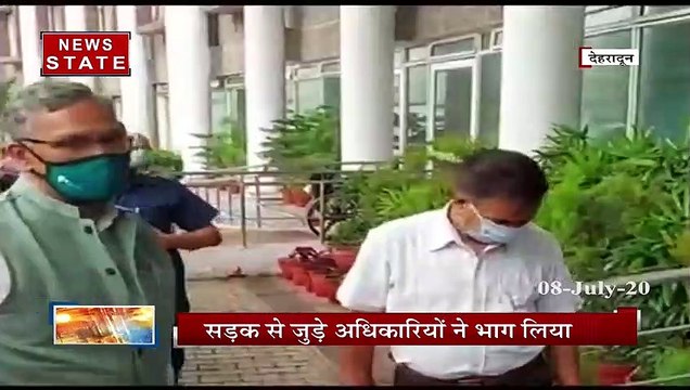 उत्तराखंड: CM त्रिवेंद्र सिंह रावत ने अधिकारियों के साथ सीमा से सटे सड़कों को लेकर चर्चा की