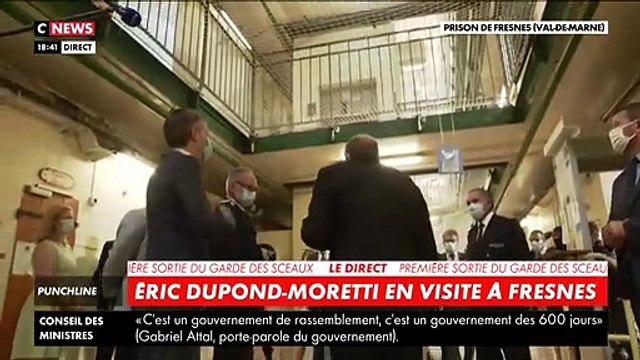 Regardez les détenus qui saluent aux cris de aquittator la première visite dans une prison du nouveau Ministre de la Justice, Eric Dupond-Moretti hier soir