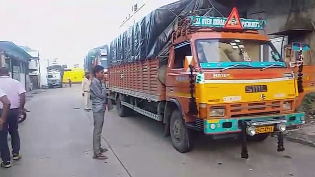 टिम्बर मार्केट में वन विभाग की बड़ी कार्रवाई, 7 ट्रक अवैध लकड़ी की जब्त