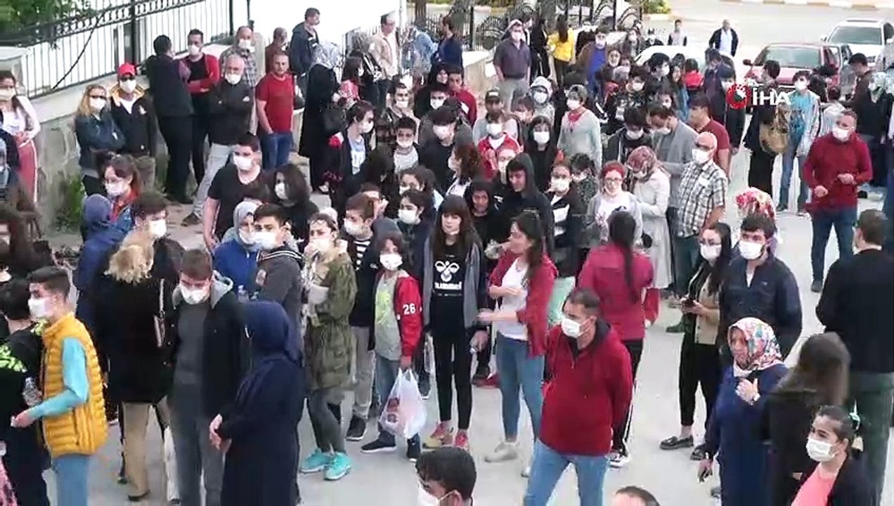 LGS’ye Geç Kalmak İstemeyen Öğrenciler Sınav Merkezlerine Koştu