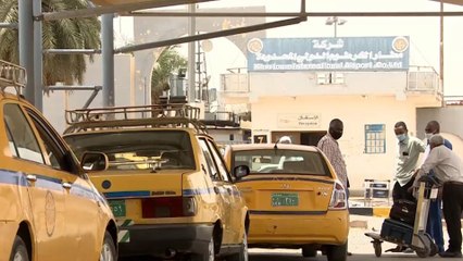 أغلق منذ 3 أشهر.. سائقو تاكسي مطار الخرطوم عاطلون عن العمل
