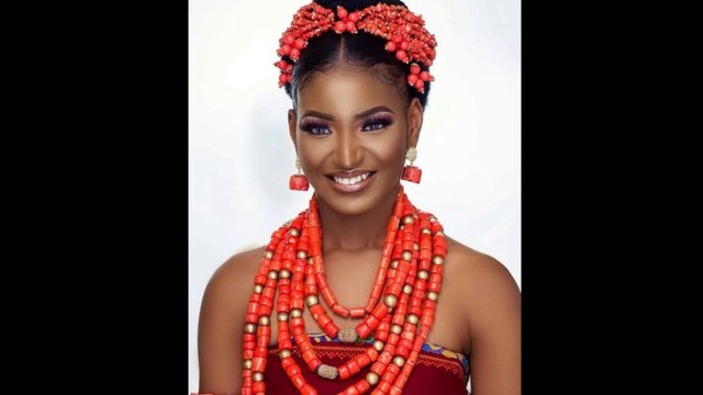 JOLIE COIFFURE DE MARIAGE POUR FEMME AFRICAINE