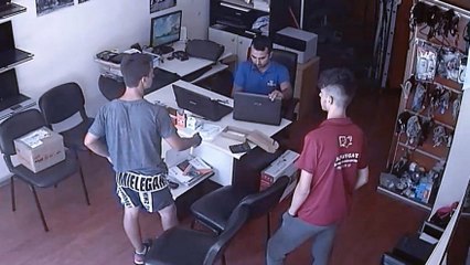 Almak isteği laptopun içinden amcasının fotoğrafları çıkınca