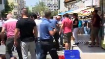 Antalya'da dehşet anları! 2 polisi bıçaklayan zanlı bacağından vuruldu