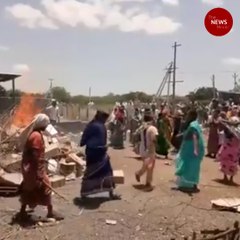 Women protest demanding shutting of wine shop in AP’s Tallur, fearing COVID-19 spread