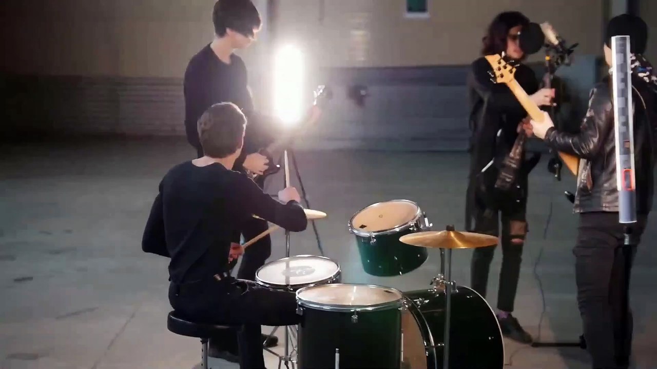 10) Music.  Guitar Bass.  Through The Crystal. Jeremy Blake. Dance et électro.  Calme