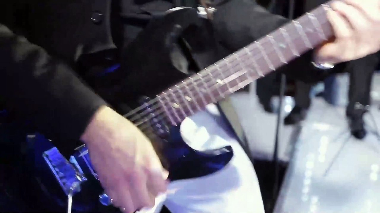 11) Music.  Guitar Bass.  Day One. Density & Time. Dance et électro. Calme