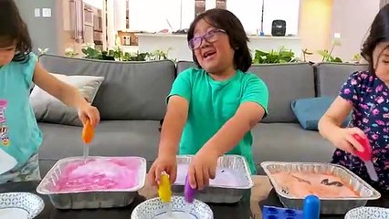 Easy Science experiment for Kids with DIY Frozen Baking Soda and Vinegar!!!