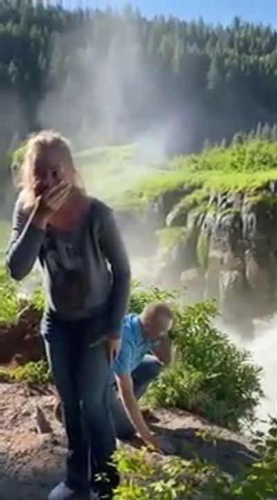 Faire sa demande en mariage au bord d'une cascade : dangereux