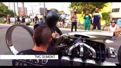 Il fabrique une moto avec un moteur d'avion