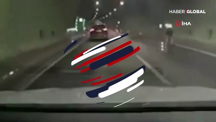 Tünel içinde bisikletliyi yol kenarına böyle savurdu