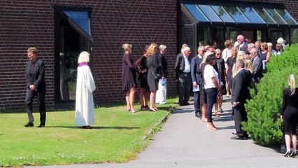 El último adiós de Mette-Marit en el entierro de su padrastro