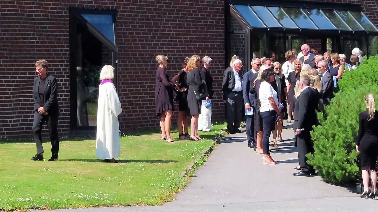 El último adiós de Mette-Marit en el entierro de su padrastro