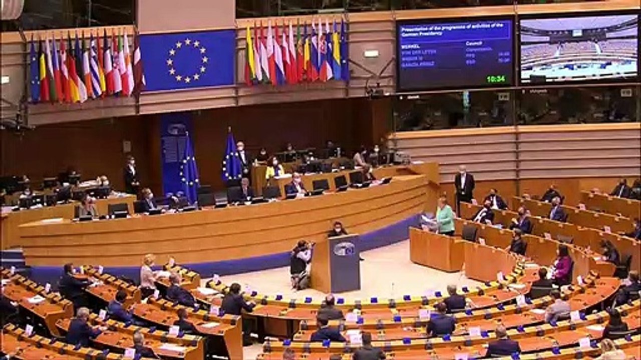 Merkel fordert von EU-Parlament Kompromissbereitschaft im Finanzstreit