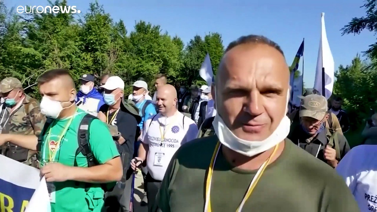 Srebrenica: Überlebende des Massakers nehmen an Friedensmarsch teil