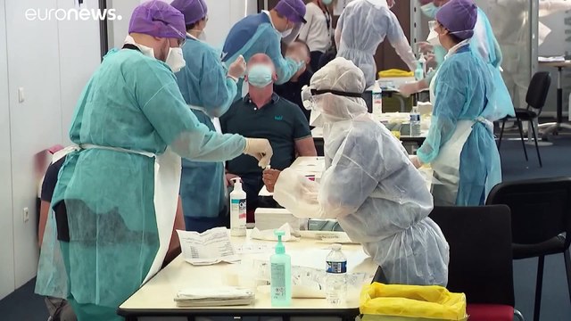 Франция держит руку на пульсе, но готовится ко второй волне