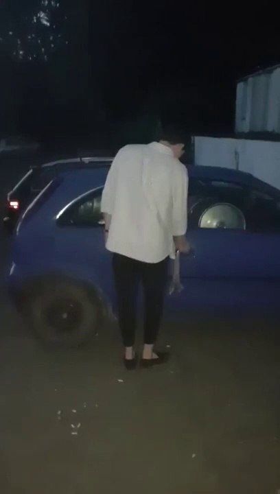 Il retrouve sa voiture remplie de fûts de bière... bonne blague