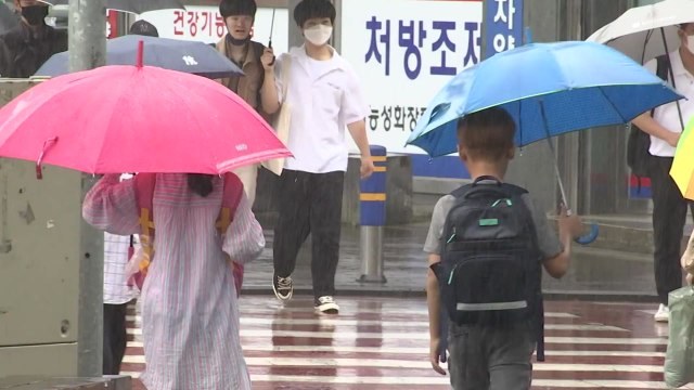 [날씨] 중부 무더위 기승, 서울 33℃...제주·남해안 장맛비 / YTN