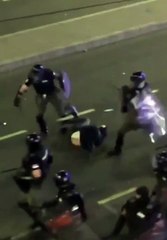 Violencia Policial contra manifestante en Belgrado Serbia, 8 de Julio 2020.