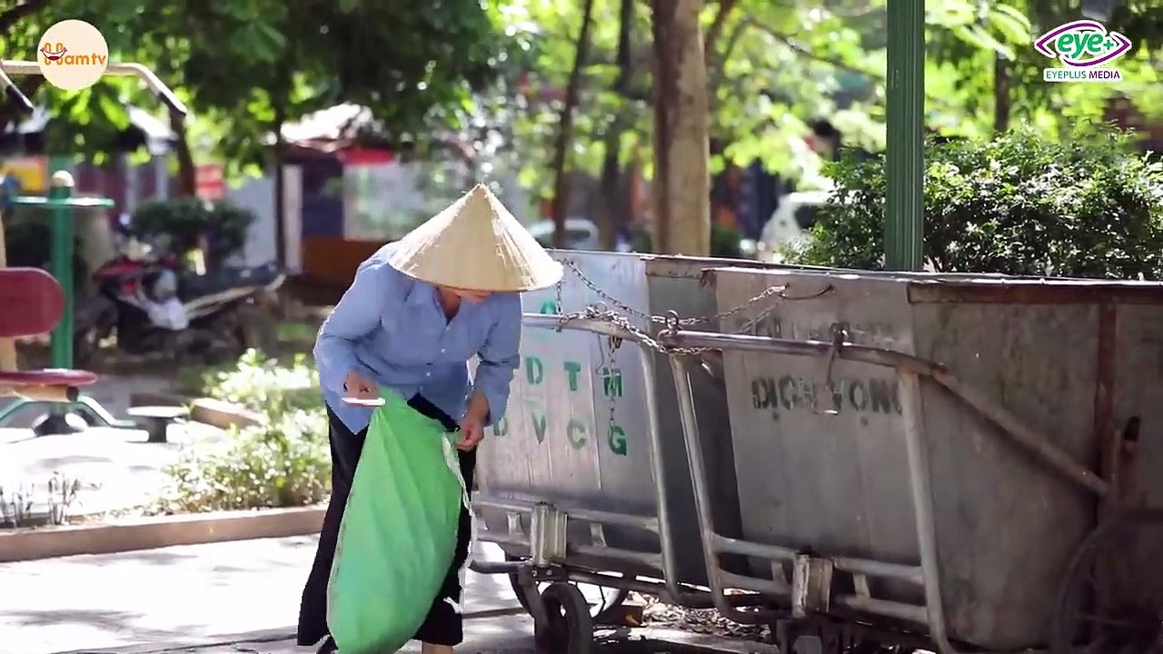 The Big Sister's Presentation Teaches A Young Man In The Field Of Old Mother