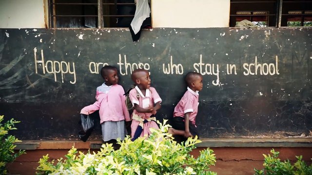 Kinderhilfe Uganda: Das Glück zur Schule zu gehen