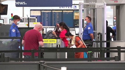 United Airlines: Σε αναστολή το μισό προσωπικό