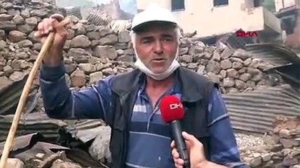 35 evin yandığı köyde, kül yığınları arasında eşyalarını arıyorlar