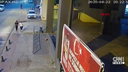 Son dakika... Genç kadının kapkaççıya uzun süre direndiği anlar kamerada | Video