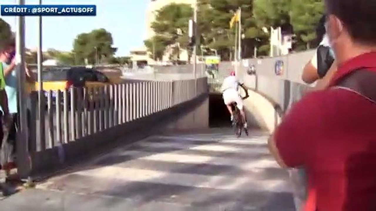 Gerard Piqué est arrivé puis reparti du Camp Nou à vélo !