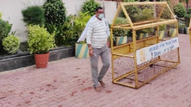 How did Vikas Dubey reach Ujjain after crossing 4 districts?