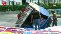 İstanbul’da ilginç kaza: Hasır yüklü kamyonun kasası yan yattı