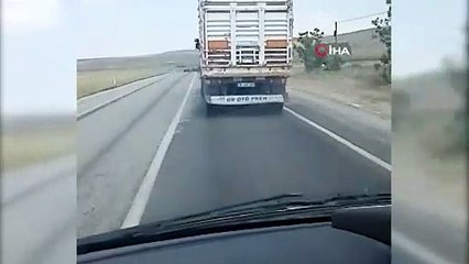 Kamyon sürücüsü ambulansa yol vermedi, saatte 130 kilometre hızla yarışa girdi