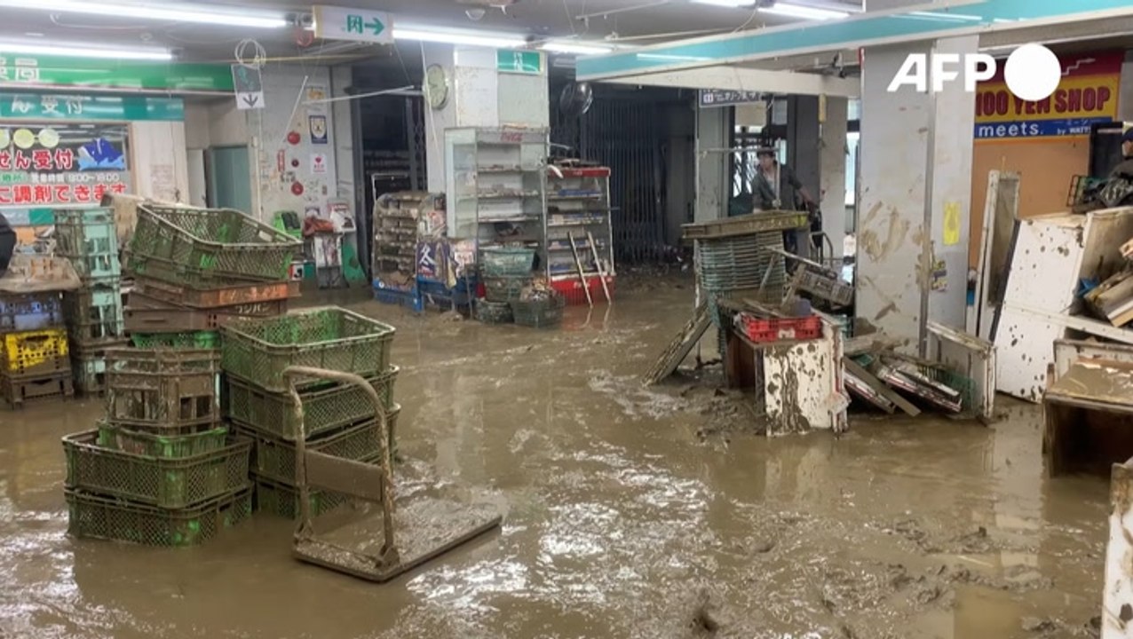 Supermarket cleaned up after flooding