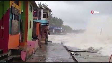 - Hindistan'nın Mumbai kentinde sel felaketi