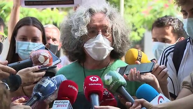 'Colas del hambre' llegan a Cibeles para hacer un llamamiento de auxilio