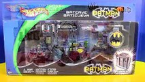 Hot Wheels Batman Batcave With  Batmobile & Robin Battle Dinosaur Hotwheels