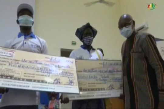 RTB/Cérémonie de remise de chèque aux jeunes par l’OIM