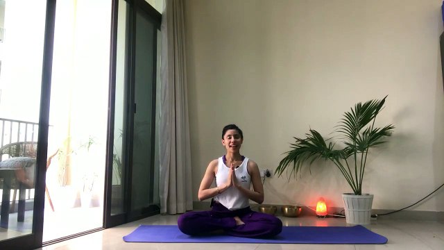 Sun salutations with mantras ( SUBTITLES ), raise the positive vibrations during this quarantine