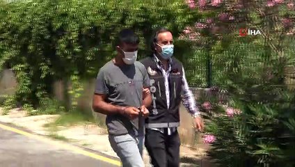 Uyuşturucuyu ahırdaki gübrede saklamışlar