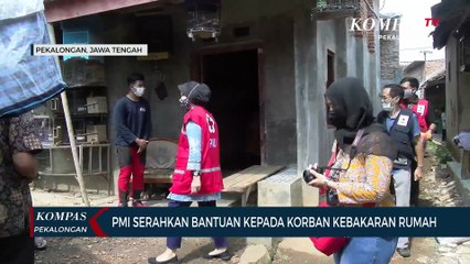 PMI Serahkan Bantuan Kepada Korban Kebakaran Rumah
