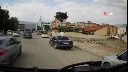 Erzincan’da otomobilin camını kırıp hırsızlık yapan 2 zanlı suçüstü yakalandı