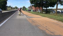 Philippeville: une voiture sur le toit après avoir glissé sur du grain sur la N5 à Neuville