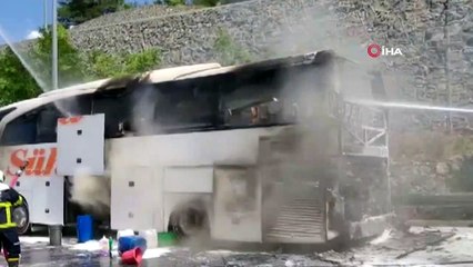 Seyir halindeki otobüs yandı