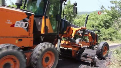 Belediyenin yapmadığı mahalle yolunu kaymakamlık asfaltladı
