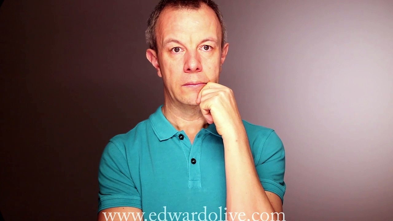 Casting actor locutor presentador ingles britanico aburrido