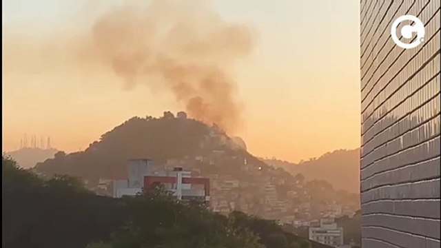 Foco de incêndio na região do Bairro da Penha, em Vitória