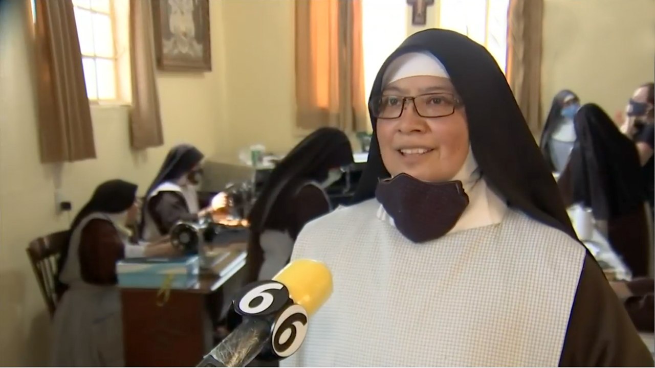 Monjas cambian repostería por cubrebocas